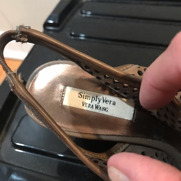 👡Simply VERA WANG Sandals - Picture 4 of 6